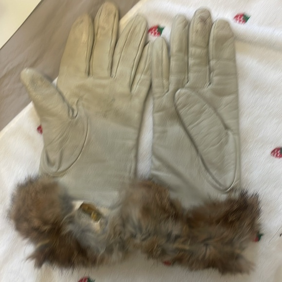 Genuine leather genuine fur white gloves - used n gorgeous - Picture 2 of 8